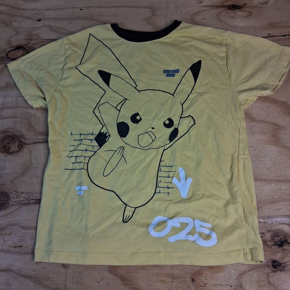 Pokemon Boys Tee Shirt Sz M Yellow Pikachu Short Sleeve Shirt Electric Cartoon